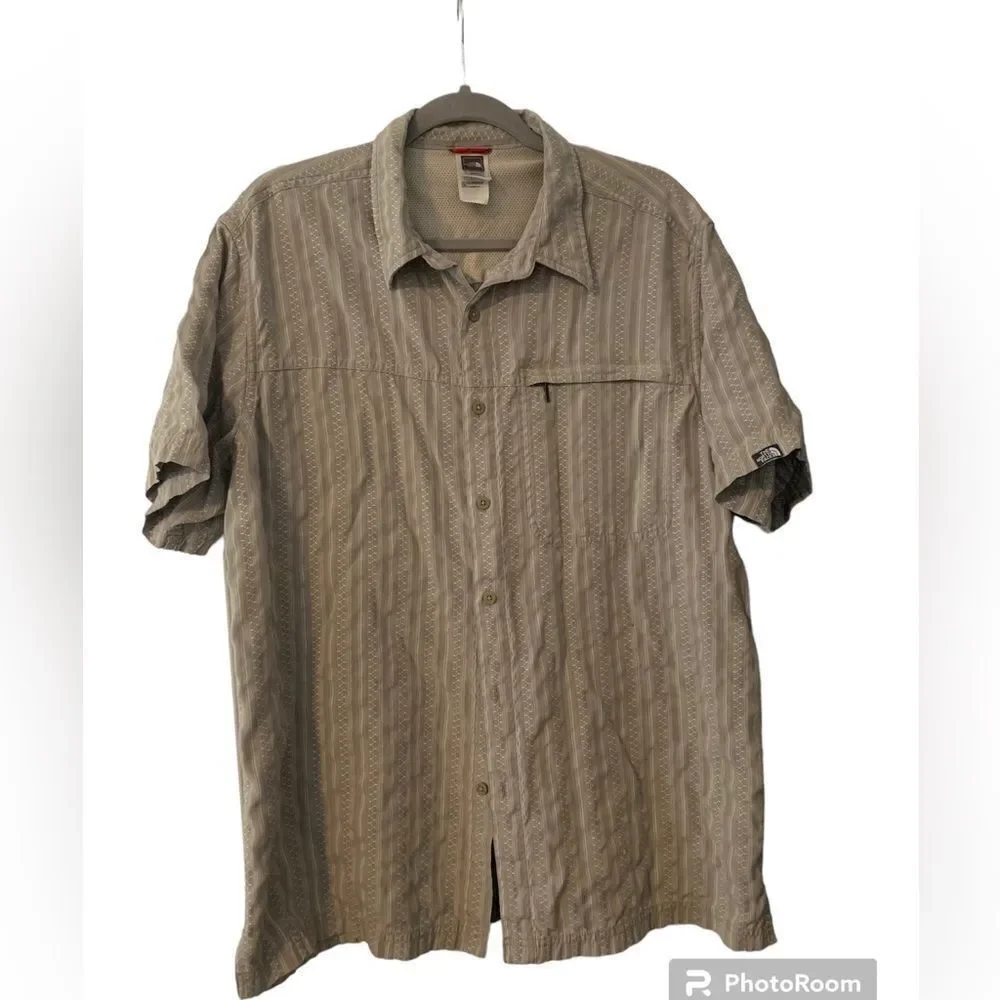 The North Face Men’s Shirt. Size: XL.  Button up.